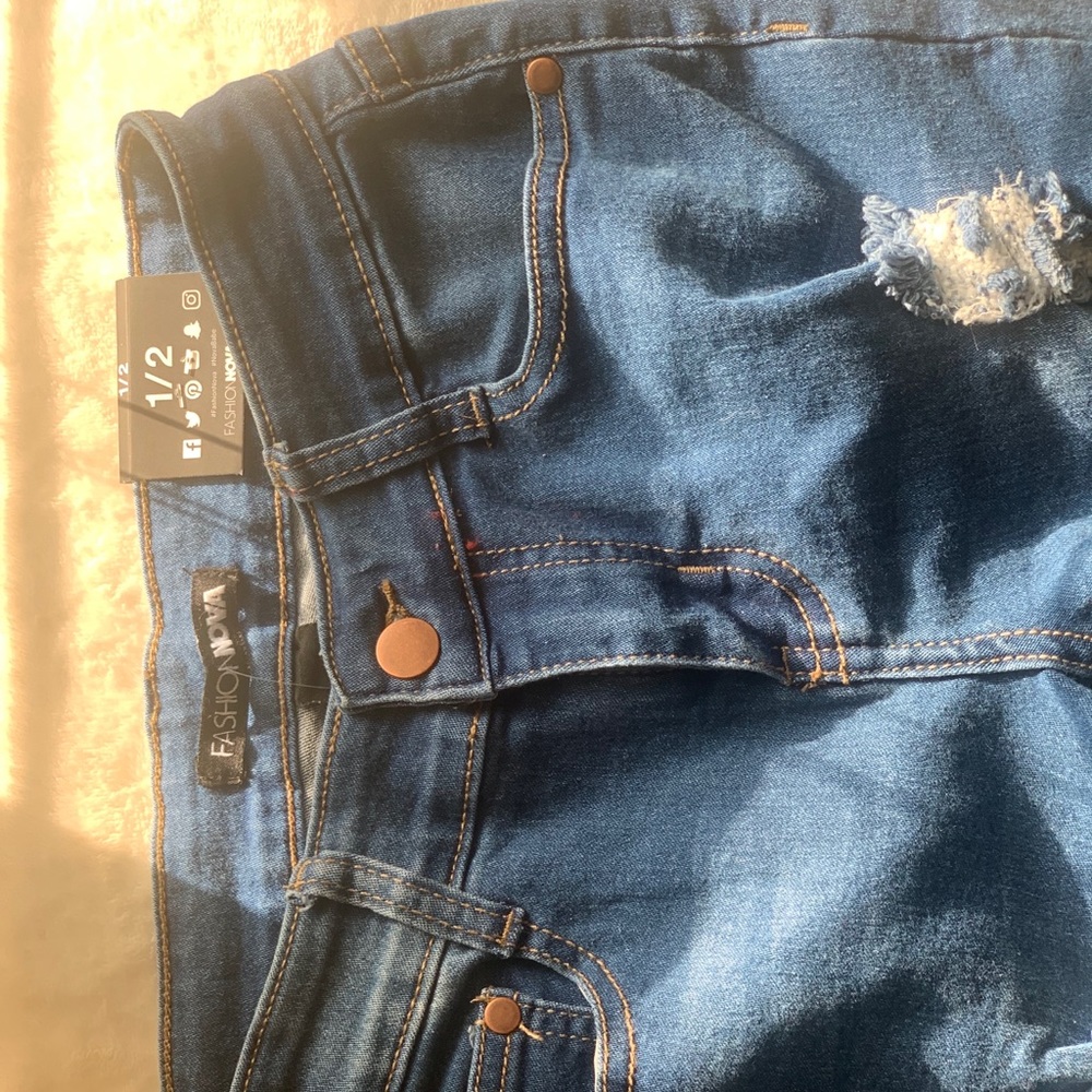 fashion nova jeans, size 1/2 (never worn)